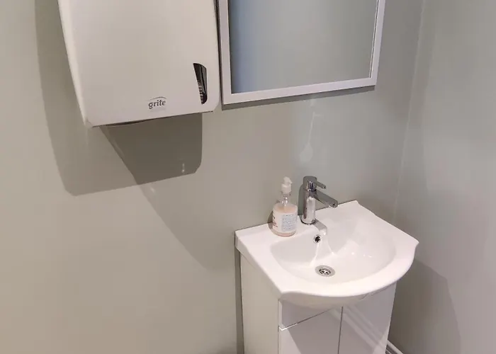 게스트하우스 Puhkemaja Peretuba Obinitsa